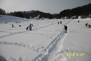 雪ホタル制作の様子1