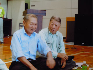 懇親を楽しむ人達